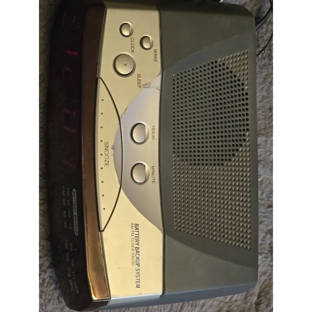 Vintage White-Westinghouse AM/FM Digital Alarm Clock Radio WCR-11090 TESTED